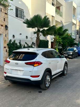 Hyundia tucson image 7