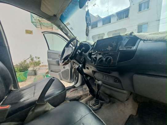 Toyota Hilux image 5