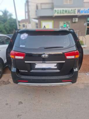 Kia Carnival 9 places image 11