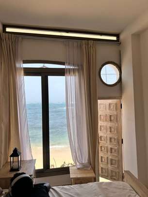 LA PREMIERE TINY HOUSE DES ALMADIES, PIEDS DANS L'EAU image 15