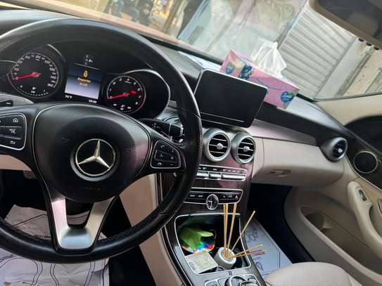 Mercedes C300 2016 – Très belle, Élégante, Full options image 4