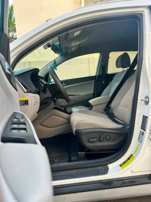 Hyundia tucson image 8