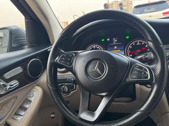 Mercedes GLC 300 image 2