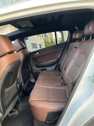 KIA SPORTAGE image 8