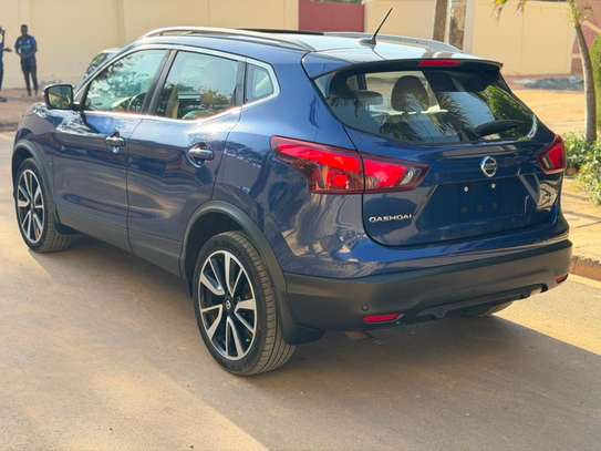Nissan Qashqai SUV compact bleu faible kilométrage image 5