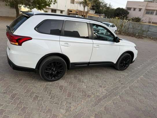 Mitsubishi outlander 2018 image 4