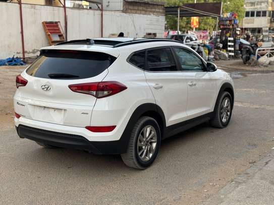 Hyundai tucson image 3