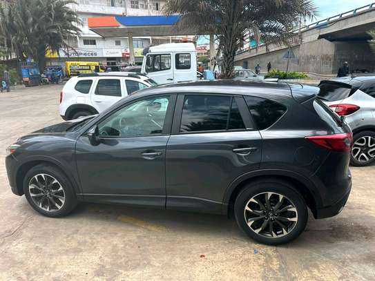Mazda CX-5 SUV gris métallisé polyvalent image 3