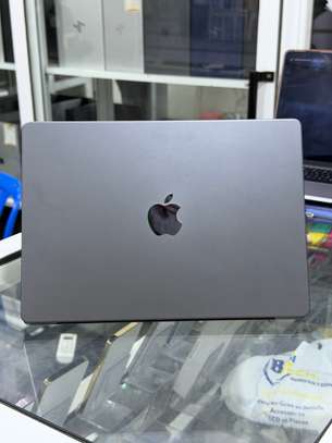 MacBook Pro 2025 M5 image 2