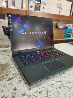 Alienware M16 R2 image 3