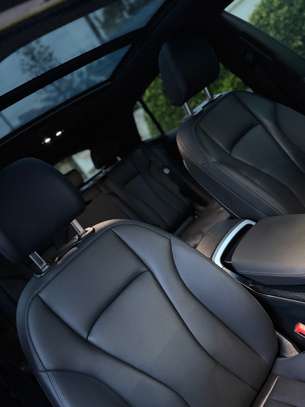 Audi Q8 S-LINE image 9