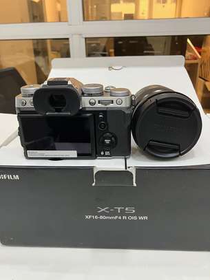 Fujifilm X-T5 16-80mm F4 R OIS WR image 3