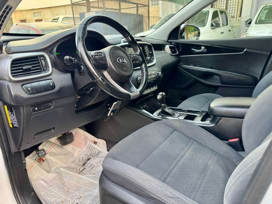 Je vends ma kia sorento 2017 automatic essence AWD image 8
