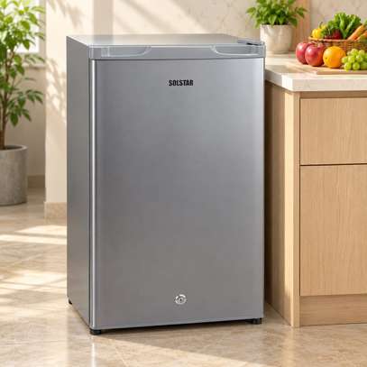 REFRIGERATEUR 129LITRES SOLSTAR 1 PORTE GRIS RF129HTSSLVSS image 2