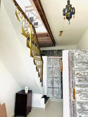 LA PREMIERE TINY HOUSE DES ALMADIES, PIEDS DANS L'EAU image 7