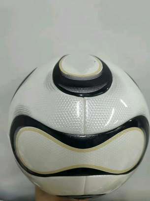 Ballon de Football Haute Qualité – Résistant et Performant image 6