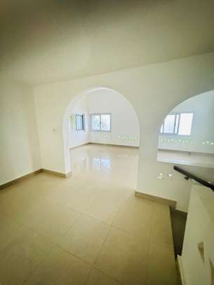 Villa a démolir sur une surface de 688m2 aux Almadies image 4