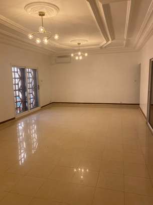 UNE VILLA R+1 AU POINT E image 3