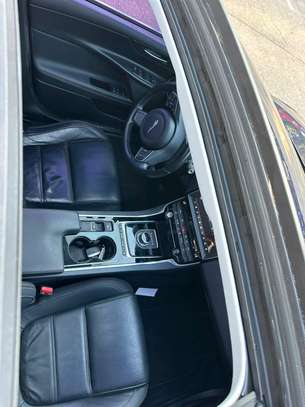 JAGUAR XE 20D PRESTIGE image 8