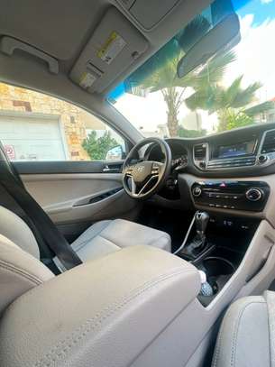 Hyundia tucson image 11