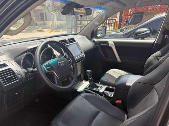 Toyota Land Cruiser 2022 SUV gris métallisé image 5