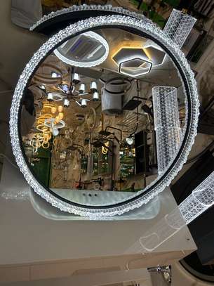 Miroir mural LED anti-buée avec prise intégrée image 2