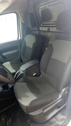 Renault Kangoo utilitaire compact blanc EL-830-HR image 5