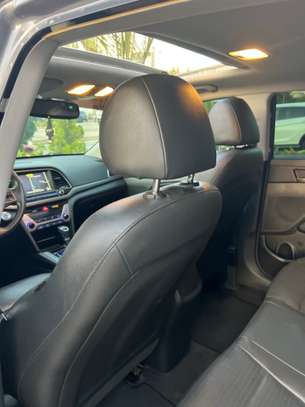 Hyundai Elantra Limited image 11