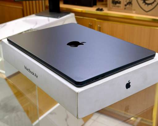 MacBook Air M4 Année 2025– 13” | Midnight image 5