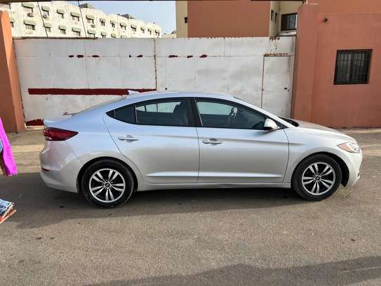 Hyundai élantra image 10