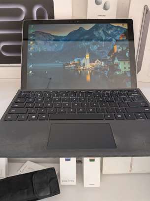 Microsoft Surface Pro 5 ) i5 7e generation ) 8g de ram ) 256 image 2