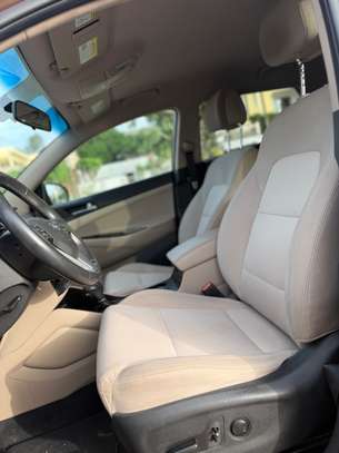 Hyundia Tucson image 7