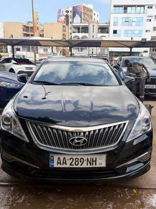 Hyundai Grandeur Berline  4 portes noire performance image 3