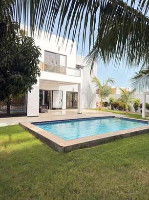 Villa avec piscine et 4 chambres à Saly Joseph image 3