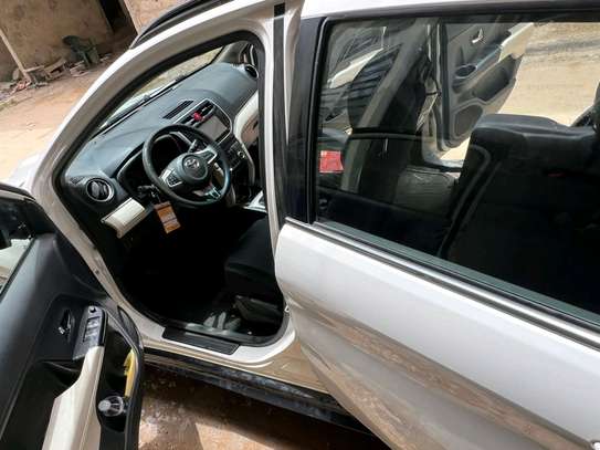 Location Toyota Yaris 7 places image 2
