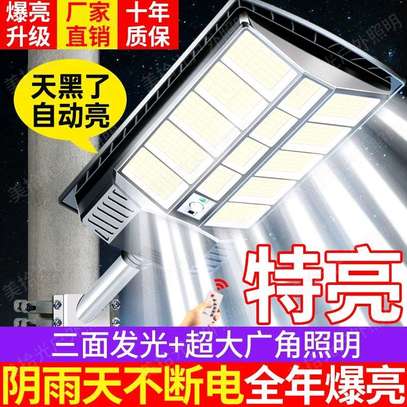 Lampadaire solaire LED à panneau solaire intégré image 3