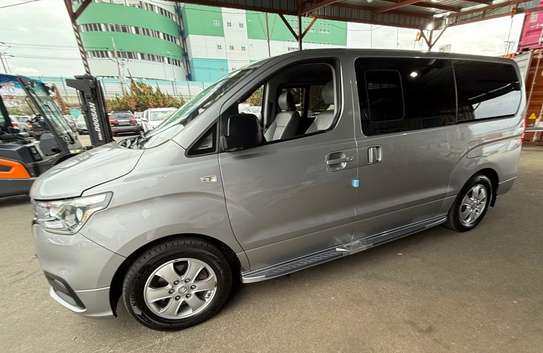 Hyundai Starex 2019, 82000 kms, 12 places diesel boîte auto image 5