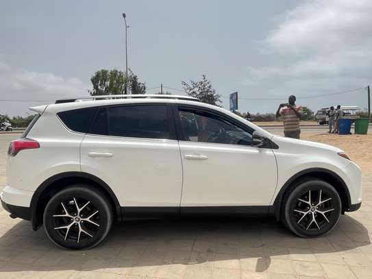 Toyota RAV4 2018 Full Option image 3