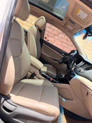 Hyundai Tucson AWD 2017 image 10