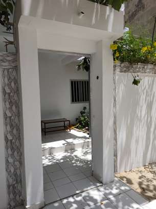 Villa semi-meublée à Louer – Sicap Amitié 3, Dakar image 2