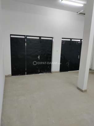 Maison de 1000m2 en face CASINO DAKAR CITY image 8