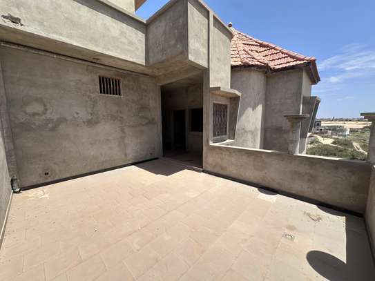 Maison R+3 à vendre à Ndiakhirate image 8
