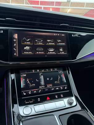 AUDI Q8 2021 image 9