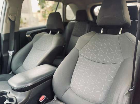 toyota rav 4 2019 Ful option image 4