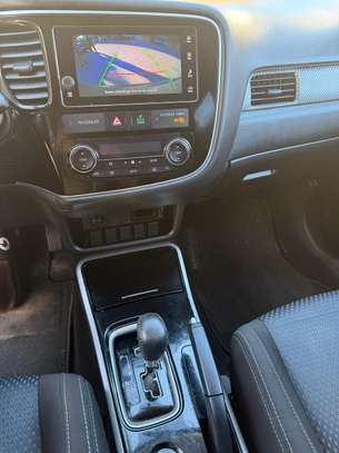 MITSUBISHI OUTLANDER 2018 image 12