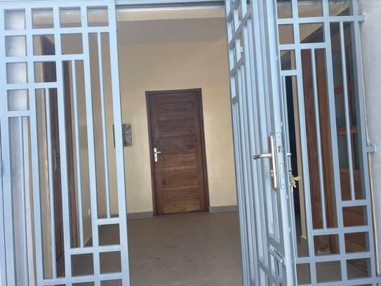 Maison à louer à Ndiakhirat HLM Corossol image 9