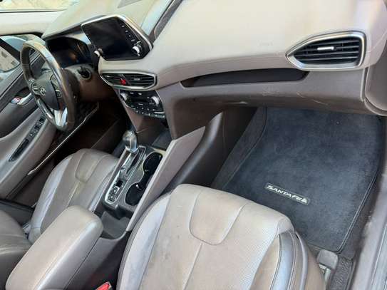 Hyundai Santafe 2019 image 5