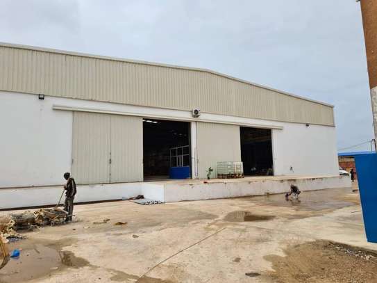 Usine et Hangar de 7000 m2 à vendre à Thiaroye image 4