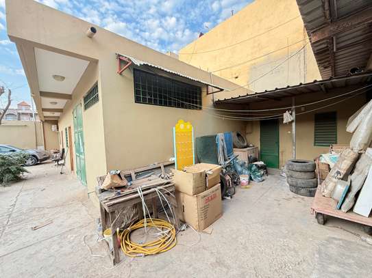 Dépôt à vendre – Maristes, emplacement stratégique (810 m²) image 3