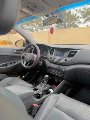 HYUNDAI TUCSON image 6